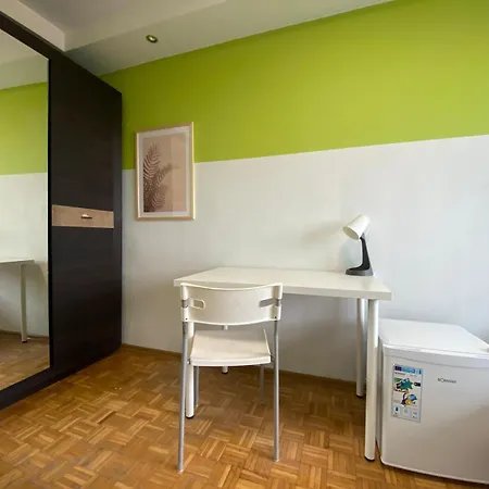 Hostello Airport Strzegomska - W Pelni Wyposazone Albergue *