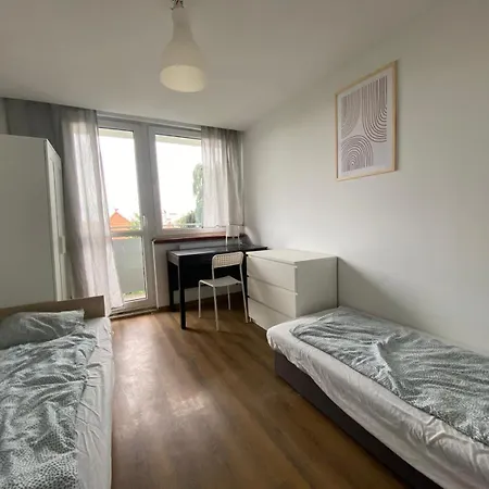 Hostello Airport Strzegomska - W Pelni Wyposazone Vratislav