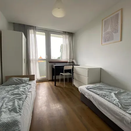 Hostel Hostello Airport Strzegomska - W Pelni Wyposazone