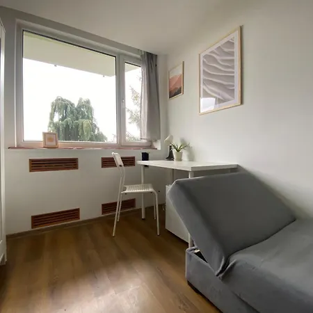 Hostel Hostello Airport Strzegomska - W Pelni Wyposazone *