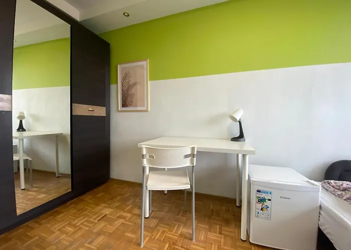 Hostello Airport Strzegomska - W Pelni Wyposazone Auberge de jeunesse *